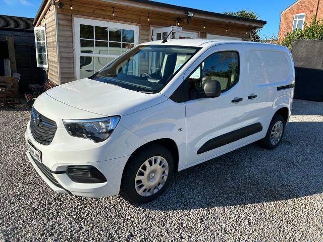 Vauxhall Combo Cargo 2300 1.5 Turbo D 100ps H1 Sportive Van Panel Van Diesel White