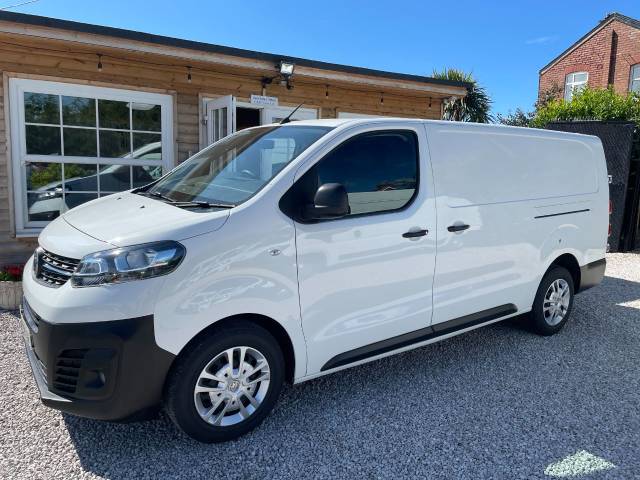 Vauxhall Vivaro 2900 1.5d 100PS Dynamic L2 H1 Van Panel Van Diesel White