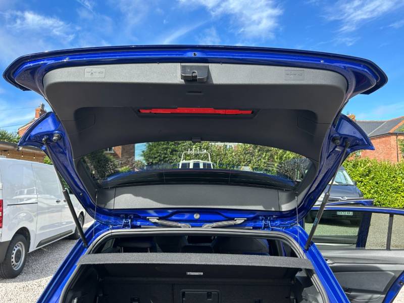 Volkswagen Golf 2021 (21)