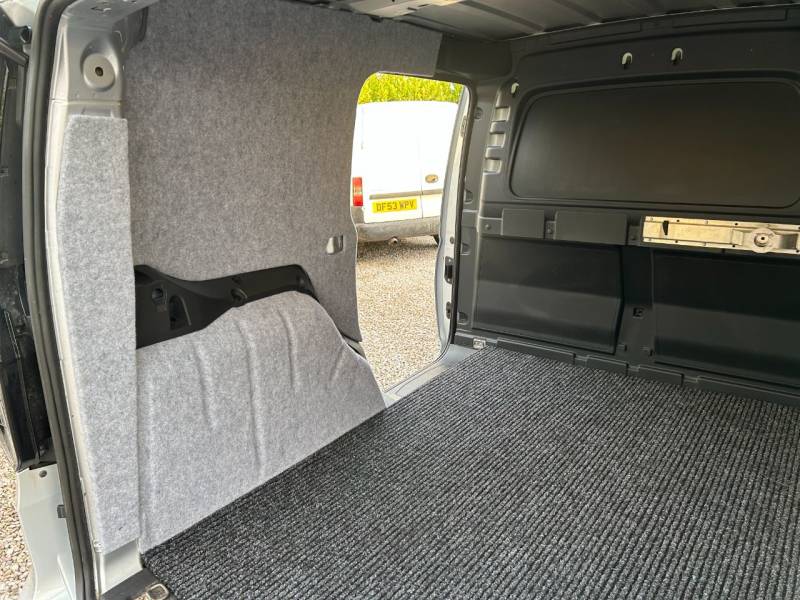 Volkswagen Caddy 2023 (23)