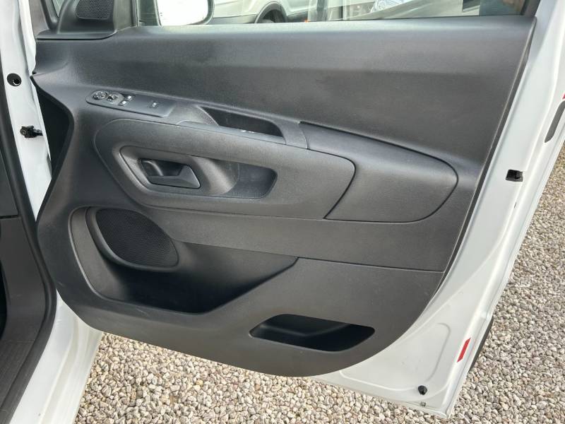 Vauxhall Combo Cargo 2022 (22)