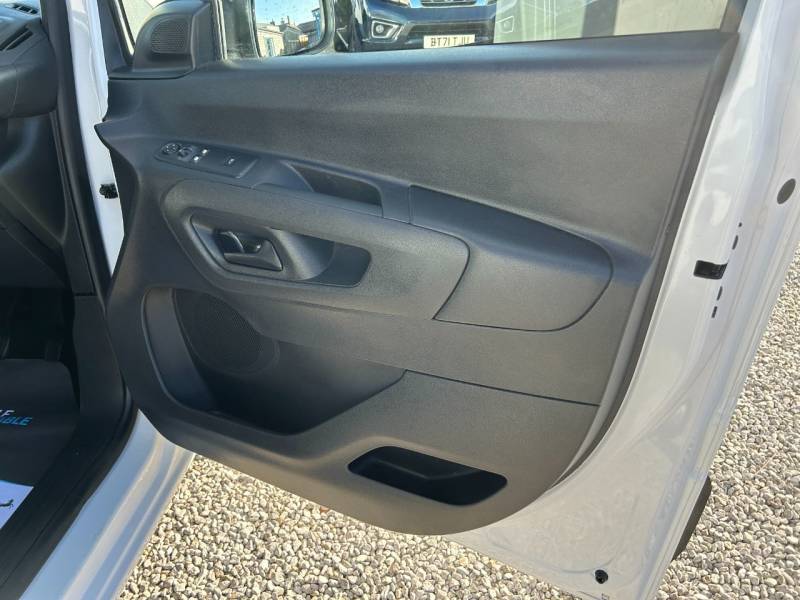 Vauxhall Combo Cargo 2023 (23)