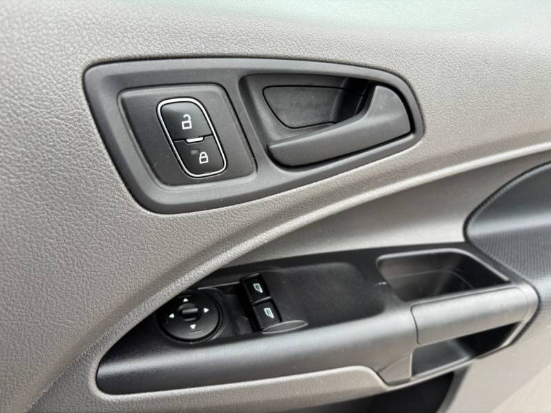 Ford Transit Connect 2021 (70)