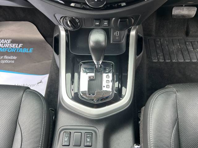 2021 Nissan Navara NP300 Double Cab Pick Up Tekna 2.3dCi 190 TT 4WD Auto